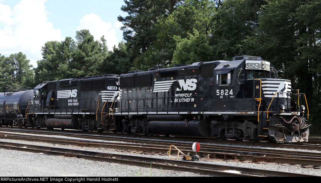 NS 5824 & 7100 sit in the yard